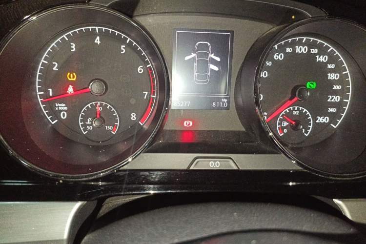 Used Volkswagen Lamando 2015 280TSI DSG Comfort Edition Odometer Close Up