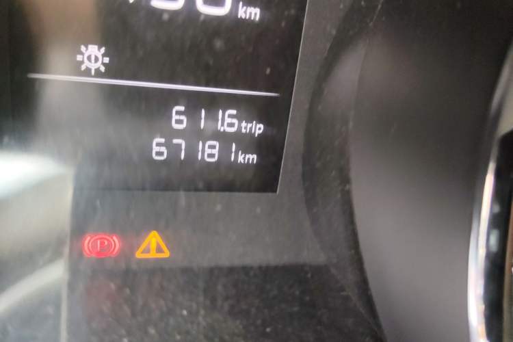 Used Volkswagen Lamando 2015 230TSI DSG Fashion Edition Odometer Close Up