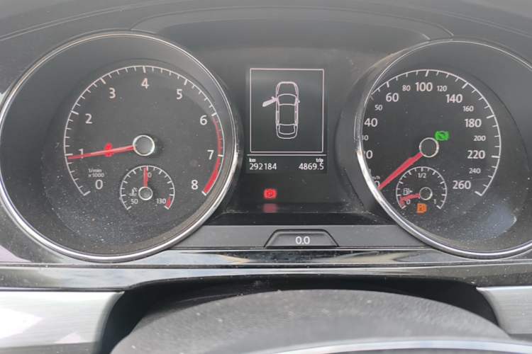 Used Volkswagen Lamando 2015 280TSI DSG Comfort Edition Odometer Close Up
