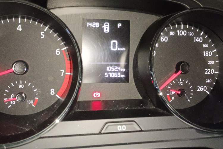 Used Volkswagen Lamando 2015 230TSI DSG Fashion Edition Odometer Close Up