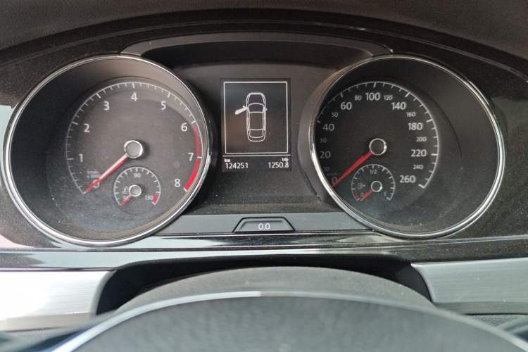 Used Volkswagen Lamando 2015 280TSI DSG Comfort Edition Odometer Close Up