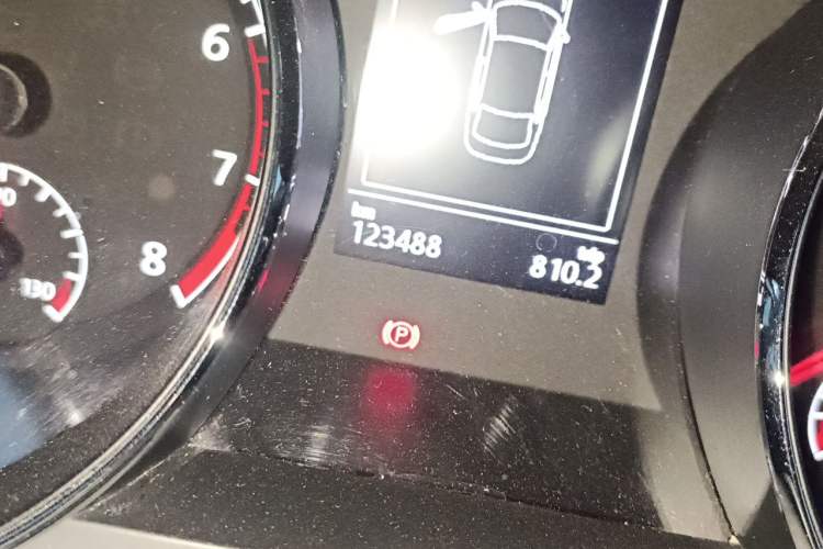 Used Volkswagen Lamando 2015 280TSI DSG Comfort Edition Odometer Close Up