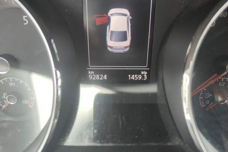 Used Volkswagen Lamando 2015 280TSI DSG Luxury Edition Odometer Close Up