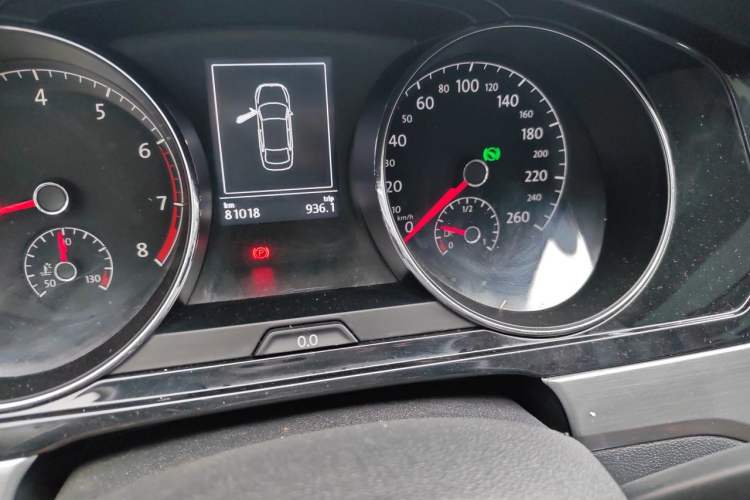 Used Volkswagen Lamando 2015 280TSI DSG Comfort Edition Odometer Close Up