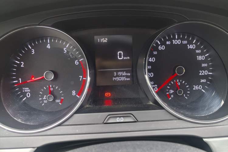 Used Volkswagen Lamando 2015 230TSI Manual Trend Edition Odometer Close Up