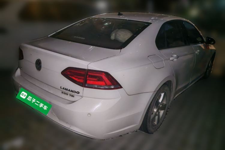 Used Volkswagen Lamando 2015 230TSI DSG Fashion Edition Rear Right 45 Deg