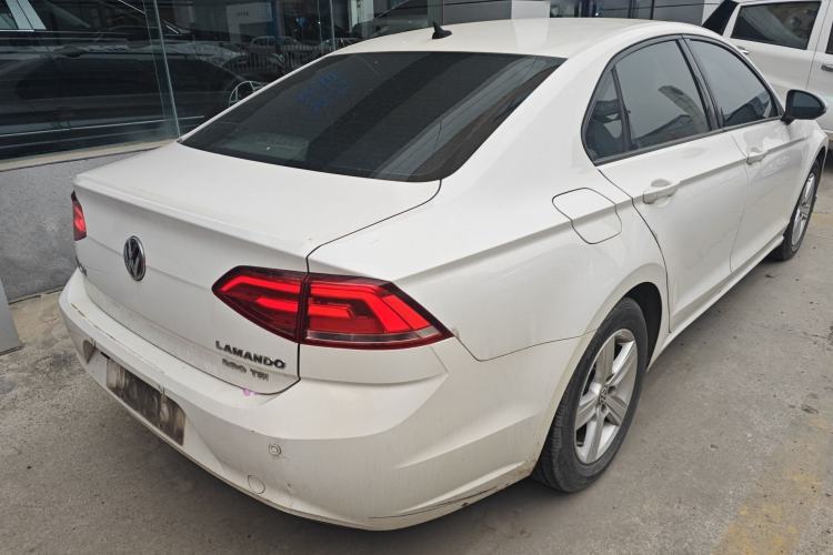 Used Volkswagen Lamando 2015 230TSI Manual Trend Edition Rear Right 45 Deg