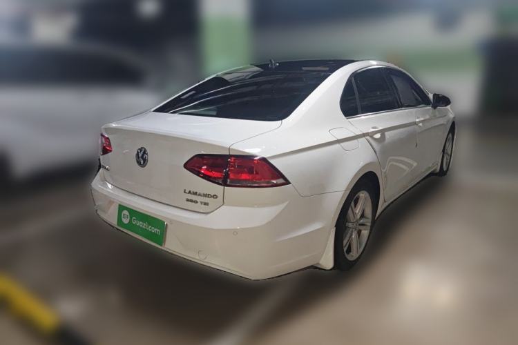 Used Volkswagen Lamando 2015 230TSI DSG Fashion Edition Rear Right 45 Deg