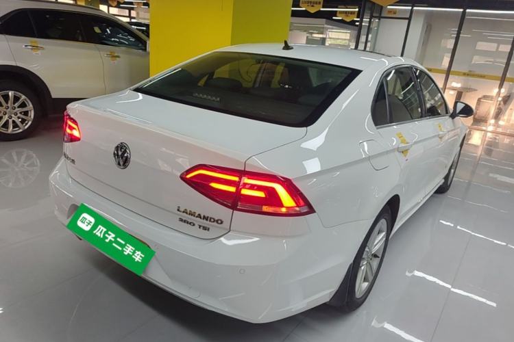 Used Volkswagen Lamando 2015 280TSI DSG Comfort Edition Rear Right 45 Deg