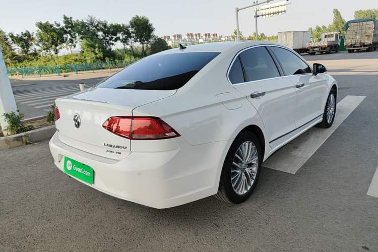 Used Volkswagen Lamando 2015 330TSI DSG Luxury Edition Rear Right 45 Deg