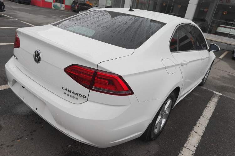 Used Volkswagen Lamando 2015 230TSI DSG Fashion Edition Rear Right 45 Deg