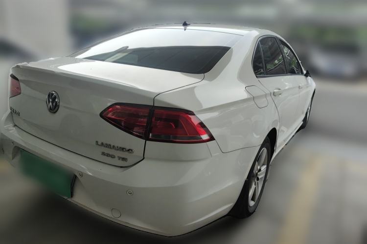 Used Volkswagen Lamando 2015 230TSI Manual Trend Edition Rear Right 45 Deg