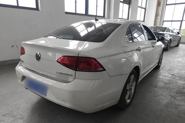 Used Volkswagen Lamando 2015 230TSI DSG Fashion Edition Rear Right 45 Deg
