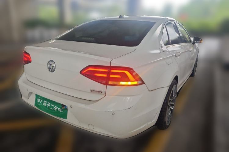 Used Volkswagen Lamando 2015 280TSI DSG Luxury Edition Rear Right 45 Deg