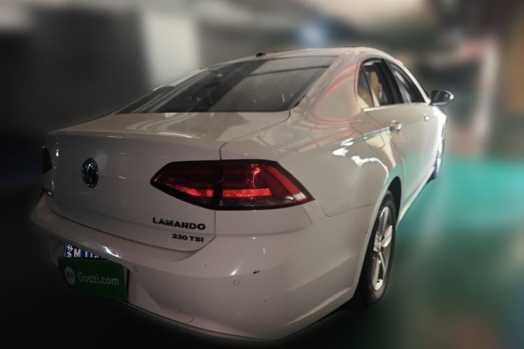 Used Volkswagen Lamando 2015 230TSI DSG Fashion Edition Rear Right 45 Deg