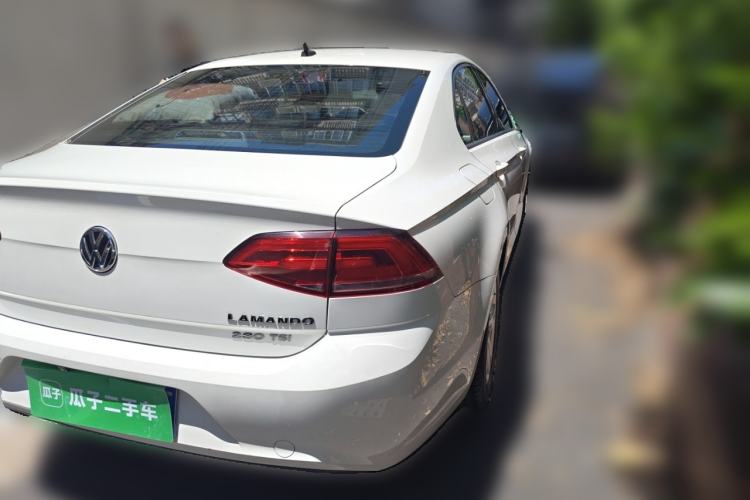 Used Volkswagen Lamando 2015 230TSI DSG Fashion Edition Rear Right 45 Deg