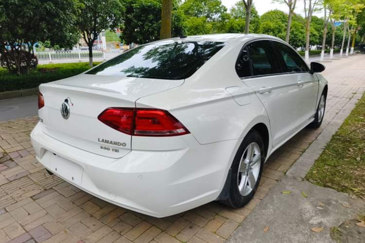 Used Volkswagen Lamando 2015 230TSI DSG Fashion Edition Rear Right 45 Deg