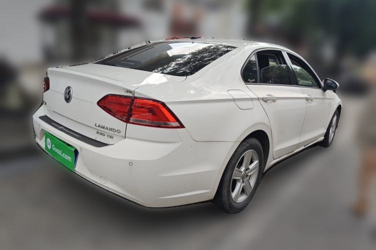 Used Volkswagen Lamando 2015 230TSI DSG Fashion Edition Rear Right 45 Deg
