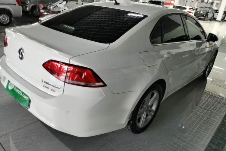 Used Volkswagen Lamando 2015 280TSI DSG Comfort Edition Rear Right 45 Deg