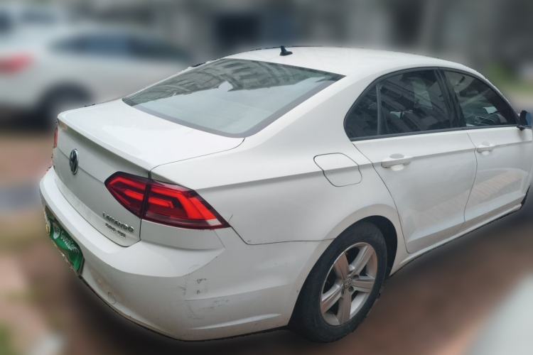 Used Volkswagen Lamando 2015 230TSI DSG Fashion Edition Rear Right 45 Deg