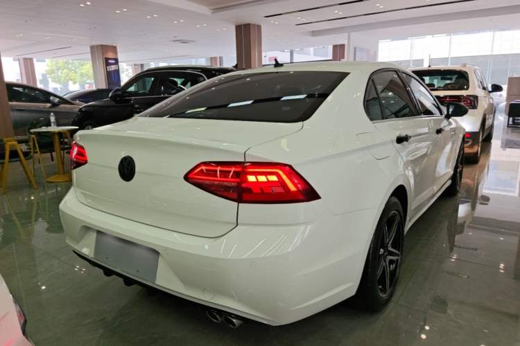 Used Volkswagen Lamando 2015 280TSI DSG Comfort Edition Rear Right 45 Deg
