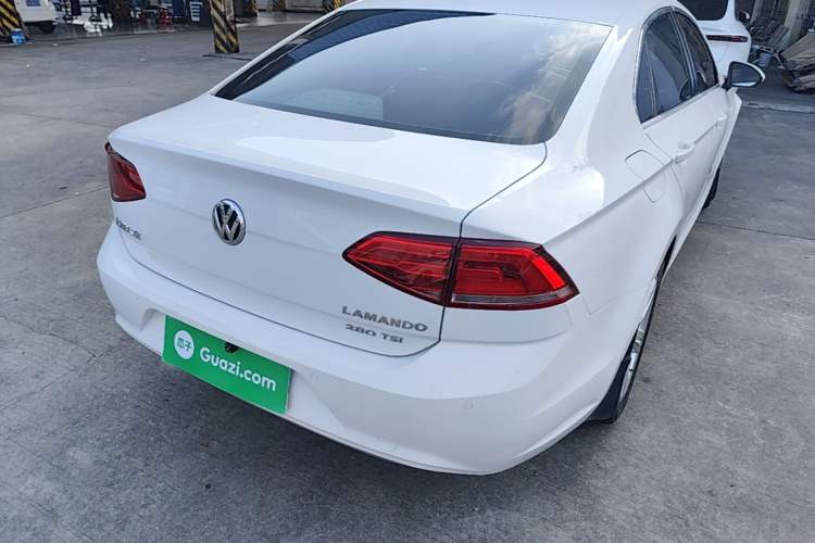 Used Volkswagen Lamando 2015 280TSI DSG Comfort Edition Rear Right 45 Deg
