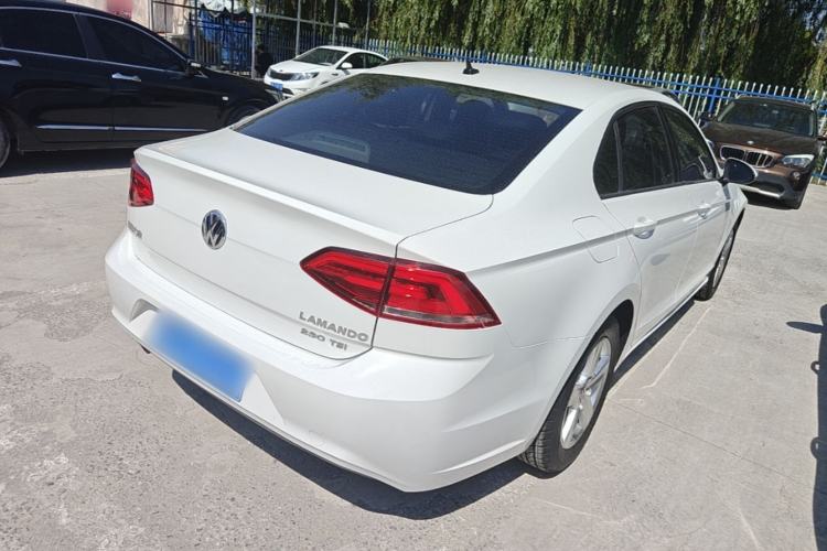 Used Volkswagen Lamando 2015 230TSI DSG Fashion Edition Rear Right 45 Deg