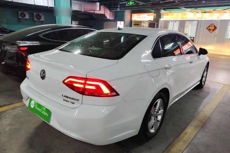 Used Volkswagen Lamando 2015 230TSI DSG Fashion Edition Rear Right 45 Deg