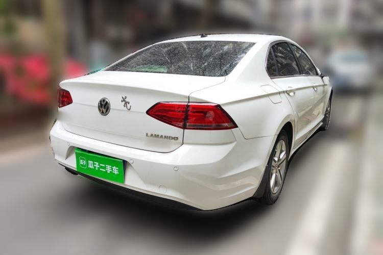 Used Volkswagen Lamando 2015 230TSI DSG Fashion Edition Rear Right 45 Deg