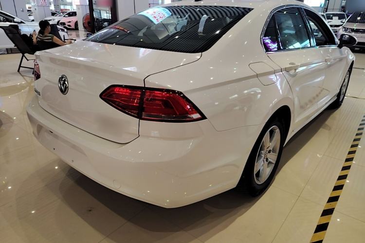 Used Volkswagen Lamando 2015 230TSI Manual Trend Edition Rear Right 45 Deg