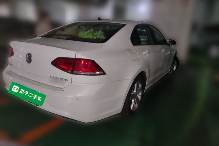 Used Volkswagen Lamando 2015 230TSI DSG Fashion Edition Rear Right 45 Deg