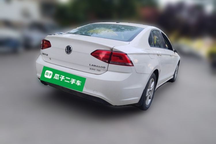 Used Volkswagen Lamando 2015 230TSI DSG Fashion Edition Rear Right 45 Deg