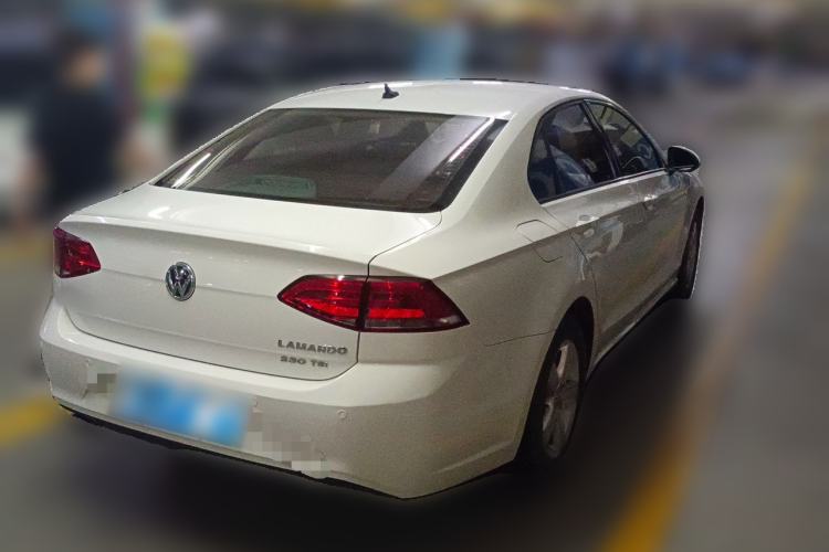 Used Volkswagen Lamando 2015 230TSI DSG Fashion Edition Rear Right 45 Deg