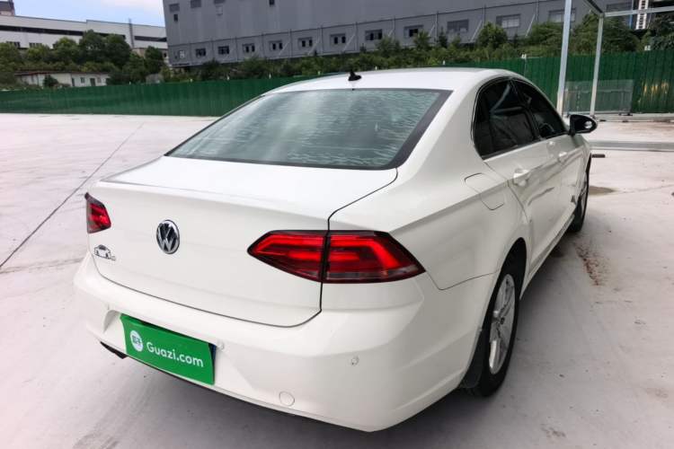 Used Volkswagen Lamando 2015 230TSI DSG Fashion Edition Rear Right 45 Deg