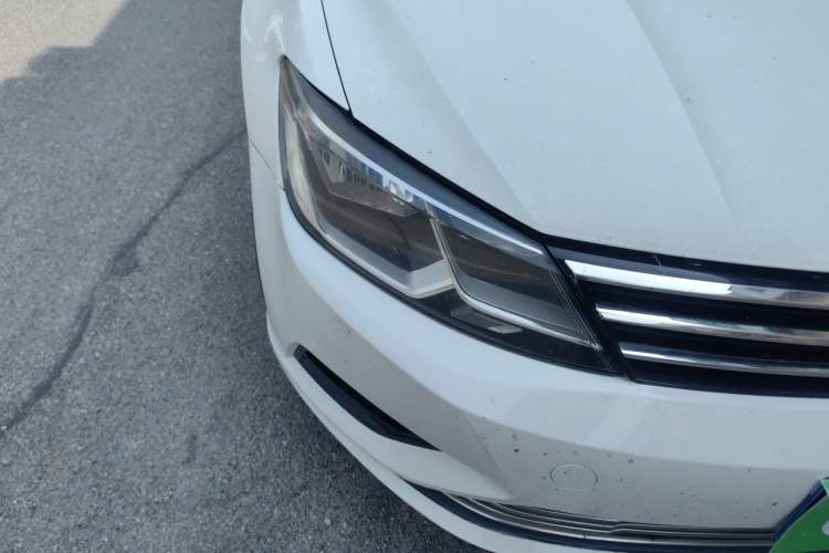 Used Volkswagen Lamando 2015 280TSI DSG Comfort Edition Right Front Headlight