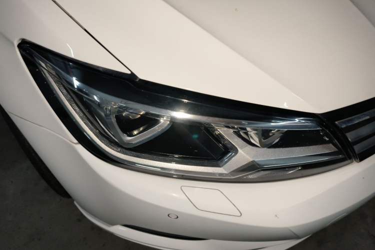 Used Volkswagen Lamando 2015 280TSI DSG Luxury Edition Right Front Headlight