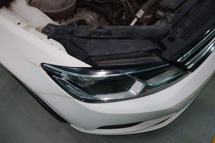 Used Volkswagen Lamando 2015 230TSI DSG Fashion Edition Right Front Headlight