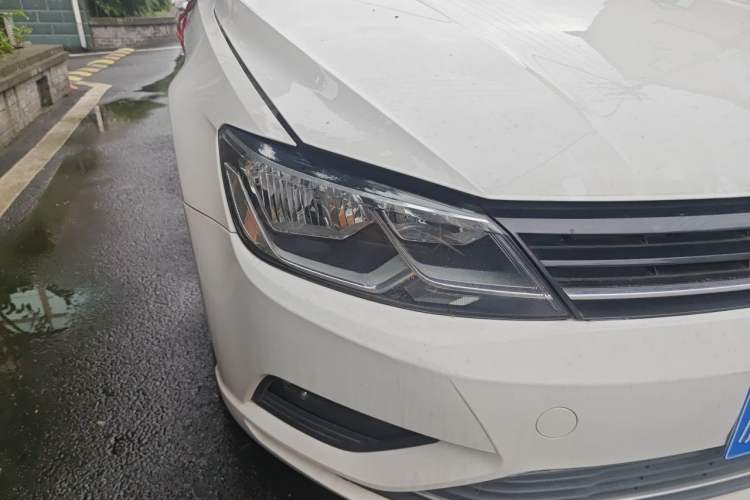 Used Volkswagen Lamando 2015 280TSI DSG Comfort Edition Right Front Headlight