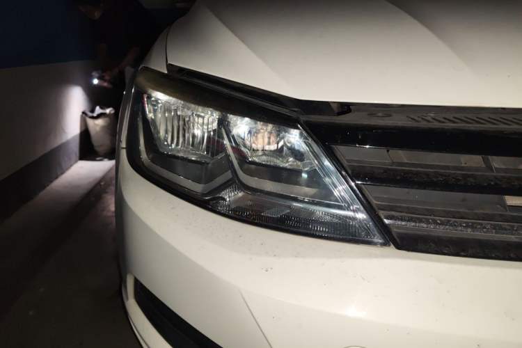 Used Volkswagen Lamando 2015 230TSI DSG Fashion Edition Right Front Headlight