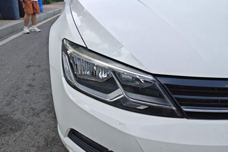 Used Volkswagen Lamando 2015 230TSI DSG Fashion Edition Right Front Headlight