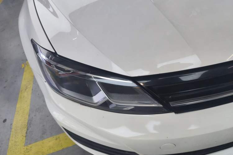 Used Volkswagen Lamando 2015 230TSI DSG Fashion Edition Right Front Headlight