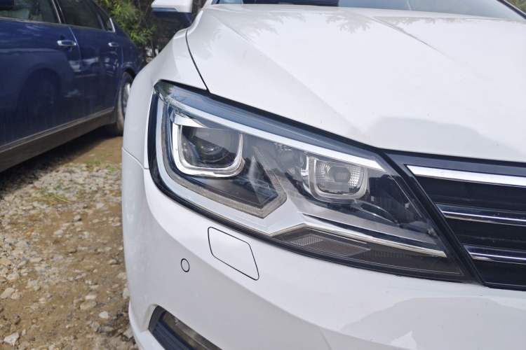 Used Volkswagen Lamando 2015 330TSI DSG Luxury Edition Right Front Headlight