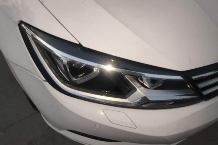 Used Volkswagen Lamando 2015 330TSI DSG Luxury Edition Right Front Headlight