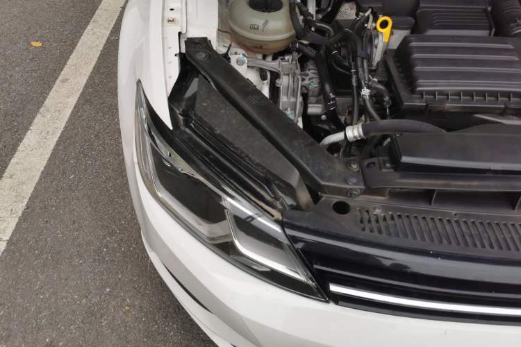 Used Volkswagen Lamando 2015 280TSI DSG Comfort Edition Right Front Headlight