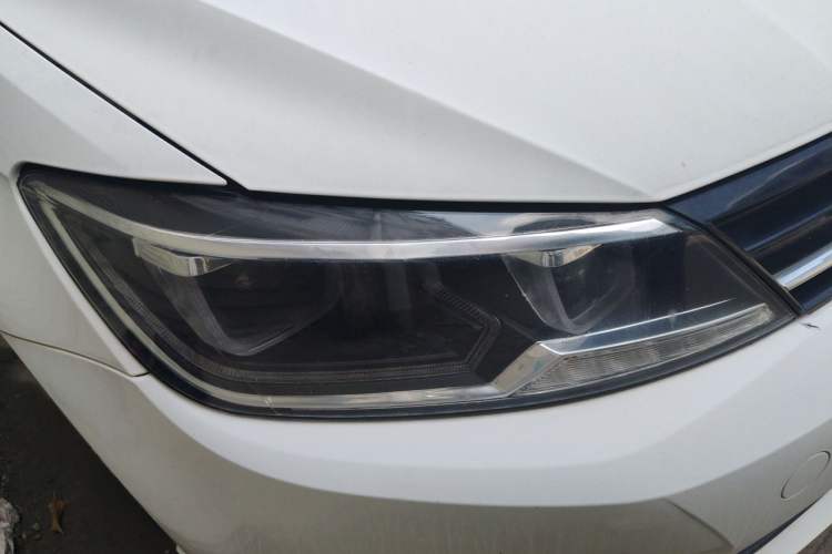 Used Volkswagen Lamando 2015 230TSI DSG Fashion Edition Right Front Headlight