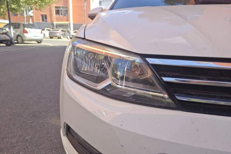 Used Volkswagen Lamando 2015 230TSI Manual Trend Edition Right Front Headlight