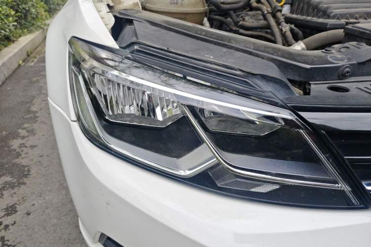 Used Volkswagen Lamando 2015 280TSI DSG Comfort Edition Right Front Headlight