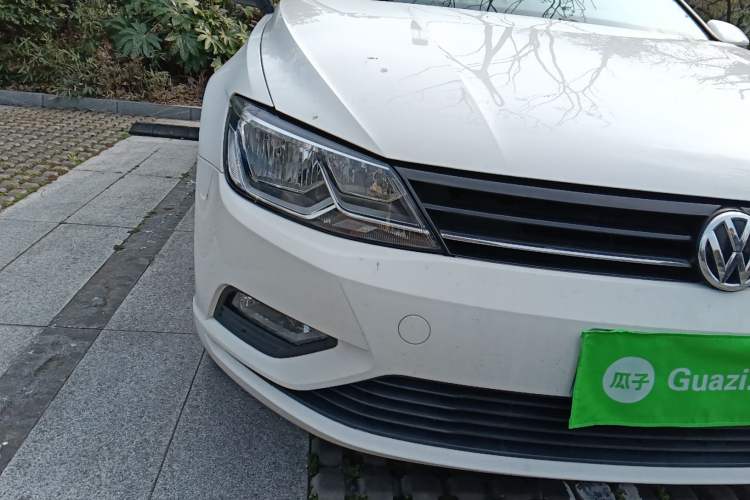 Used Volkswagen Lamando 2015 230TSI Manual Trend Edition Right Front Headlight