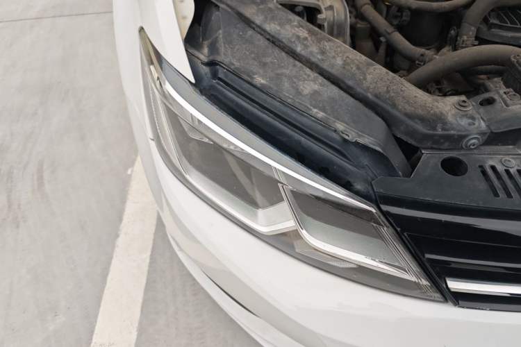 Used Volkswagen Lamando 2015 330TSI DSG Comfort Edition Right Front Headlight