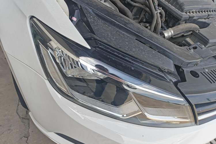 Used Volkswagen Lamando 2015 230TSI DSG Fashion Edition Right Front Headlight